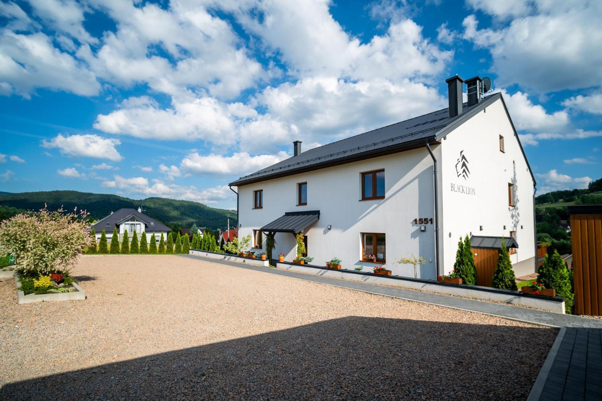 Apartamenty Black Lion Pcim Eksteriør billede